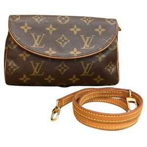 LOUIS VUITTON Monogram Canvas Friendly Pochette Bag